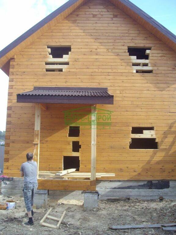 Обработка дома из бруса после постройки снаружи