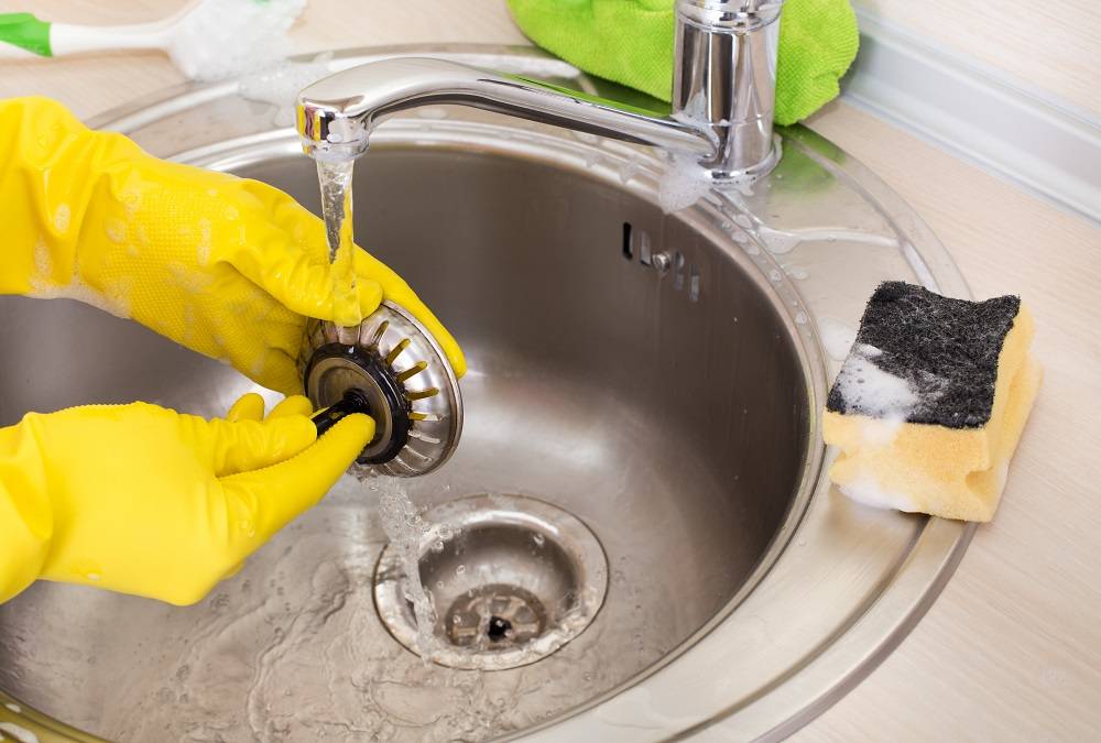 Почему появляется запах канализации и как его устранить