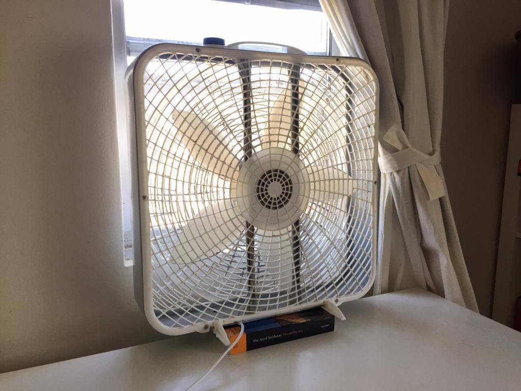 Как понизить температуру в квартире во время жары с помощью подручных средств и без кондиционера