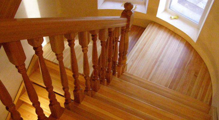 Как обшить лестницу ламинатом: советы домашнего мастера