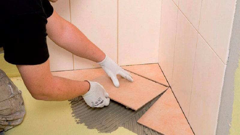 С чего начинать класть плитку в ванной с пола или стен: подготовка и эскизы