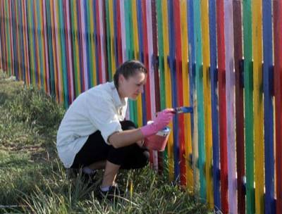 Как красиво покрасить забор на даче фото – 50 идей для сооружения и оформления красивого забора на даче – ярмарка мастеров