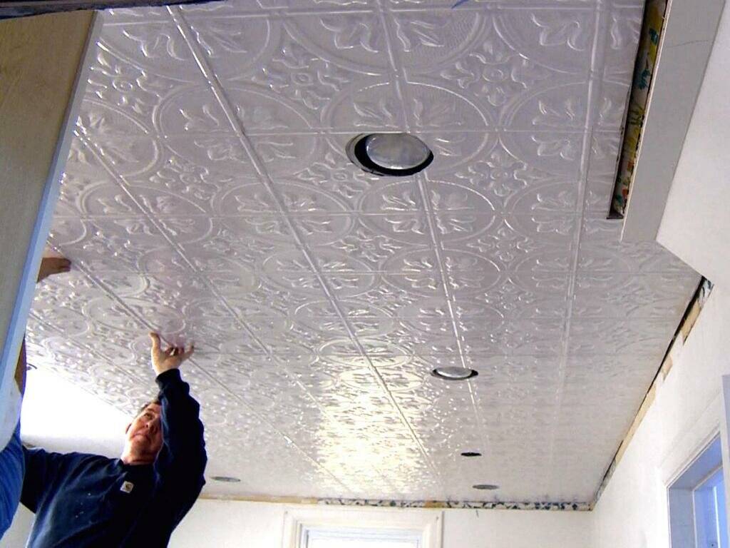 Чем и как покрасить старый пенопластовый потолок на кухне?