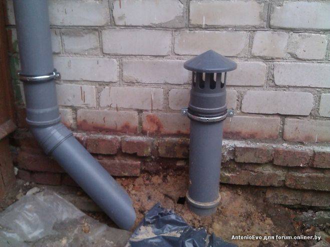 Как делается вентиляция из канализационных труб?