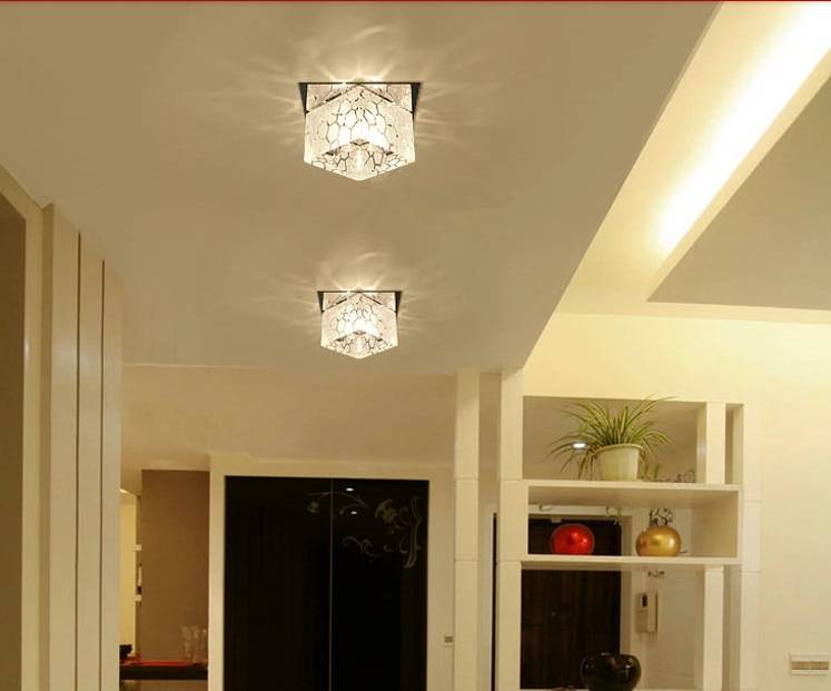 Как правильно выбрать точечные светильники для натяжного потолка?