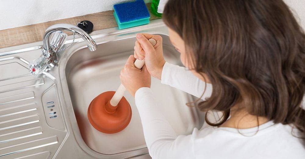 Как устранить запах канализации в квартире и частном доме