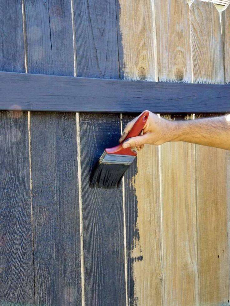 Чем покрасить деревянный забор надолго и дешево?