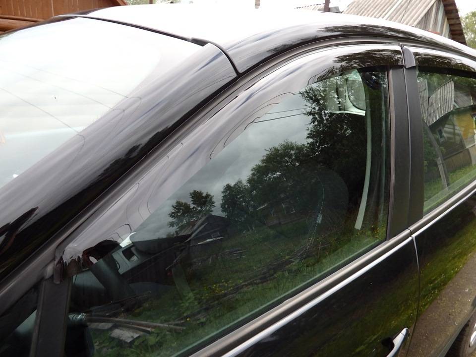 Как установлены дефлекторы на окна автомобиля: виды и нюансы