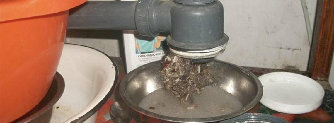 Как устранить запах из раковины на кухне народными средствами, как убрать неприятный аромат канализации специальными препаратами в домашних условиях?