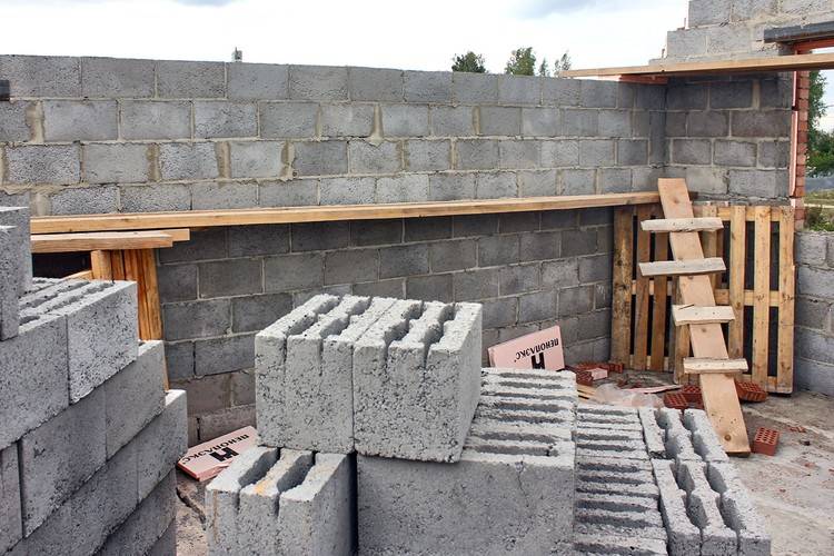 Дома из керамзитобетонных блоков: особенности строительства, плюсы и минусы