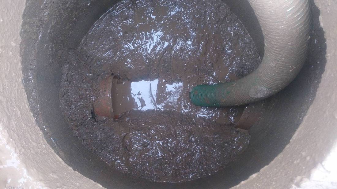 Чем удалить жир в канализационных трубах: промышленные и народные средства