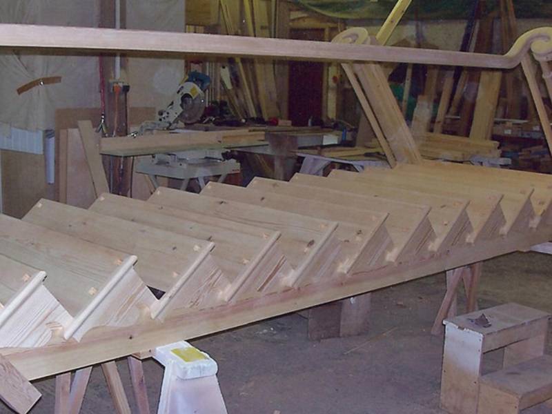Особенности приставной деревянной лестницы