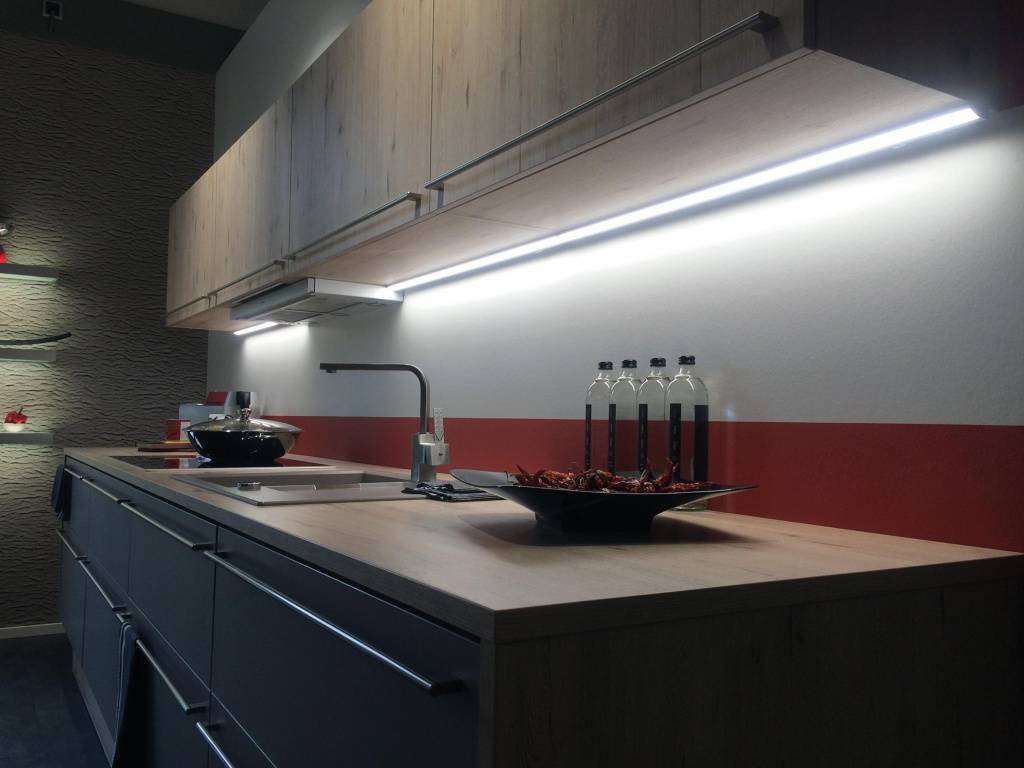 Освещение на кухне: топ-160 фото и видео вариантов освещения на кухне. требования к освещению на кухне. основной и точковый свет. плюсы и минусы видов ламп