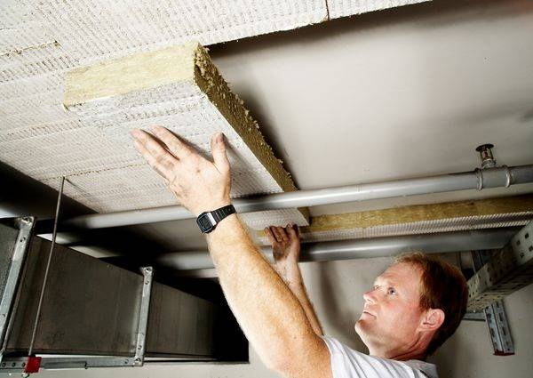 Как утеплить потолок в частном доме своими руками – варианты и решения