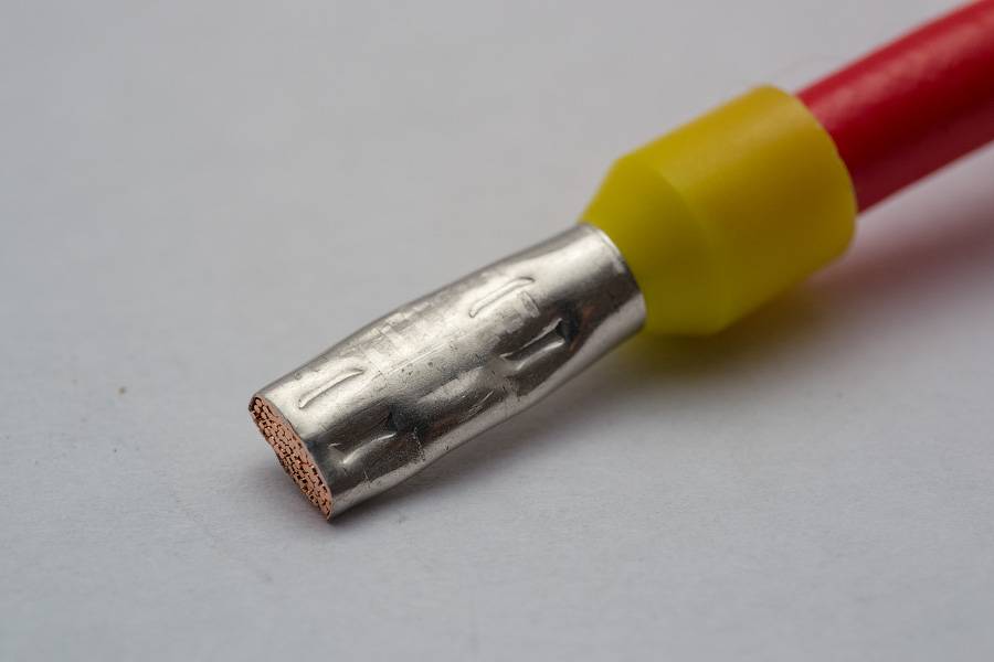 Гильзы для соединения проводов купить. Обжим гильз ГМЛ. Гильза ГМЛ-35. Гильза кабельная обжимная для провода. Гильзы для наращивания опрессовки медных проводов кг50.