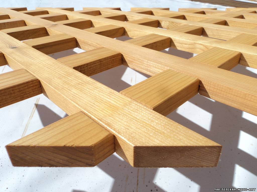 Декоративная решетка из дерева для беседки – особенности конструкций - 12 фото