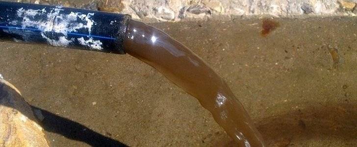 Как очистить ржавую коричневую воду в бассейне и убрать ржавчину со дна