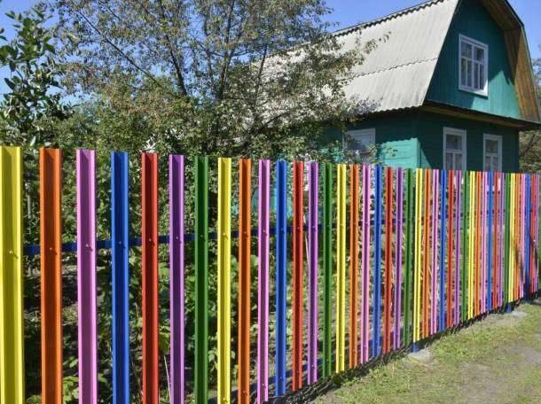 Как красиво покрасить забор двумя цветами: варианты ярко окрашенного забора