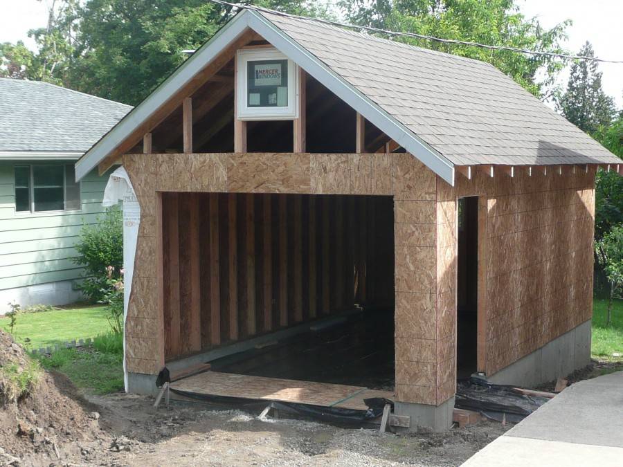 Бюджетное и простое строительство гаража: как дешевле построить, из каких материалов?