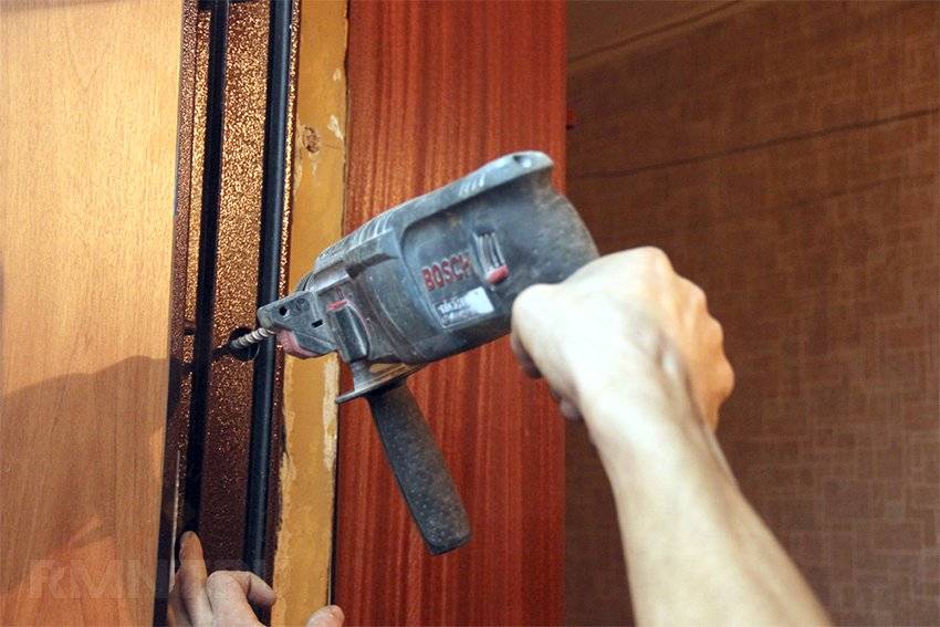 Установка входной металлической двери в квартиру своими руками