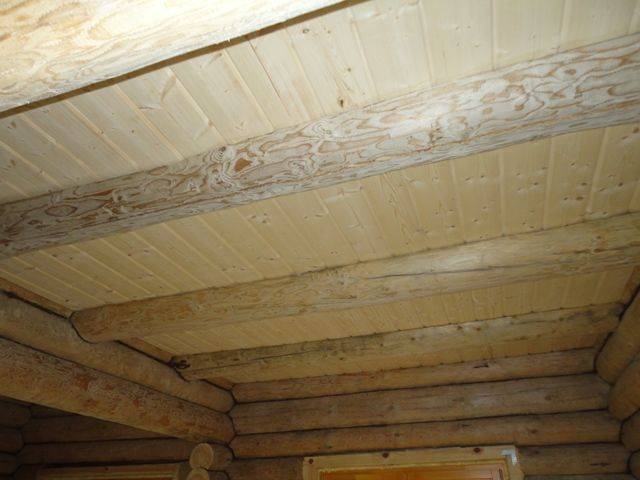 Чем обшить потолок в деревянном доме внутри: варианты, монтаж