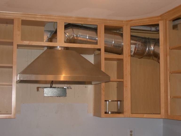 Отводы в вентиляцию для кухни при установке настенной вытяжки
