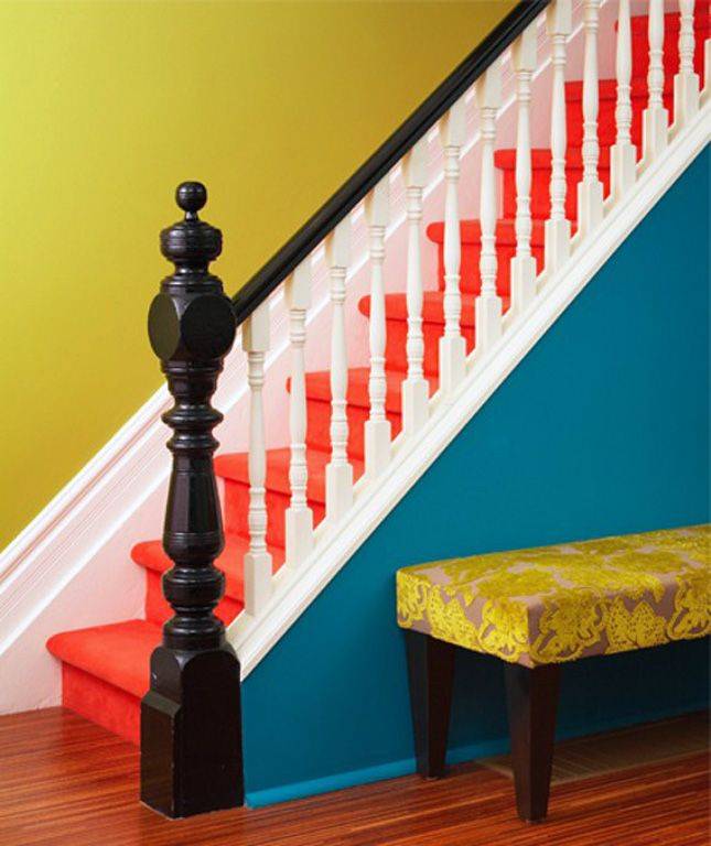 Чем лучше покрасить деревянную лестницу в доме