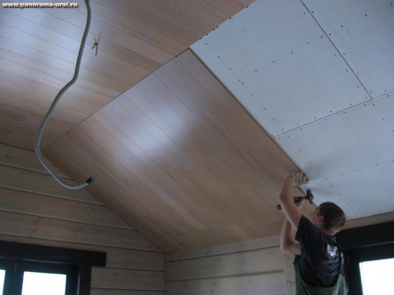 Крепим ламинат на потолок: инструкция и фото интерьеров