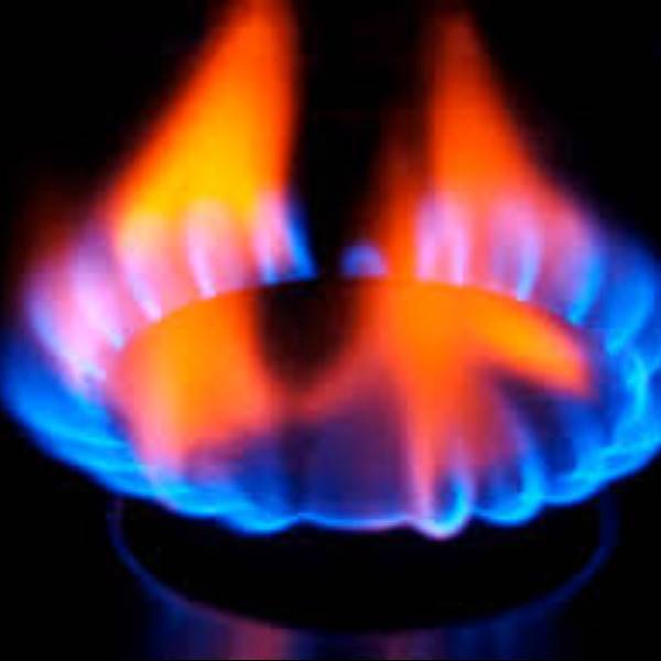 Почему газ в колонке горит оранжевым или красным пламенем