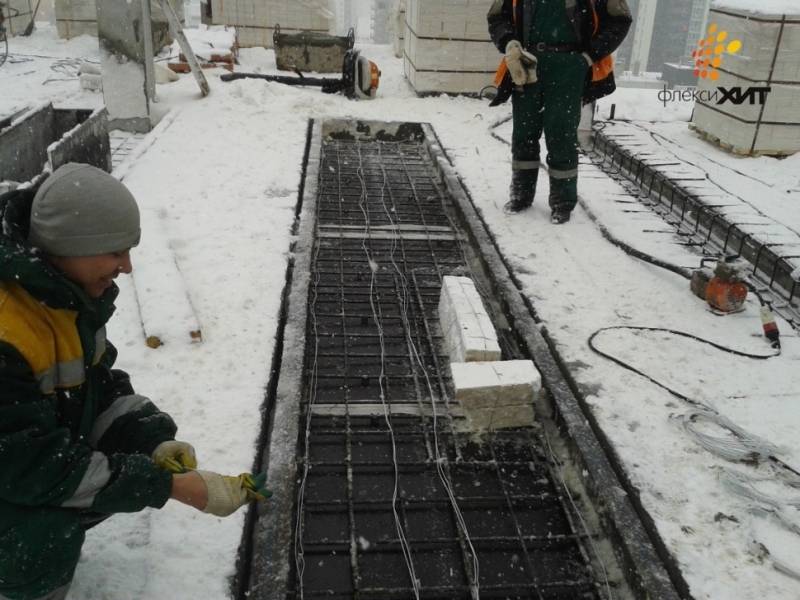 Можно ли лить бетон в мороз. заливка при минимальной температуре