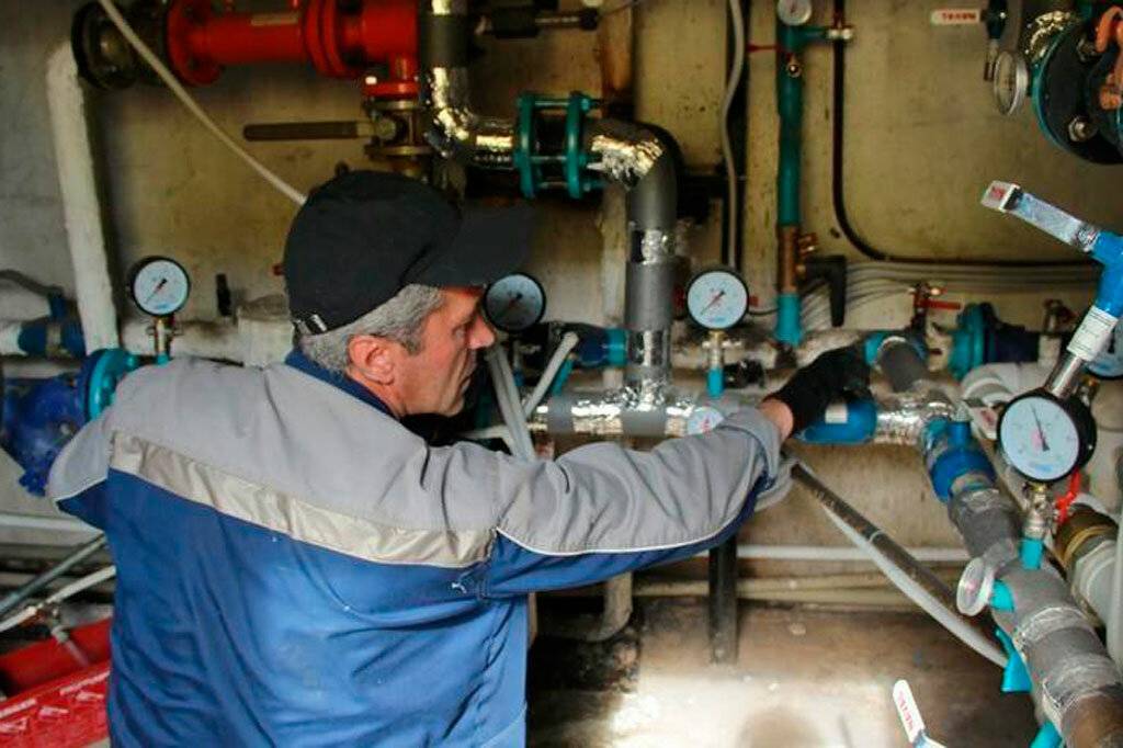 Опрессовка трубопровода: порядок проведения операции на инженерных сетях водоснабжения и отопления