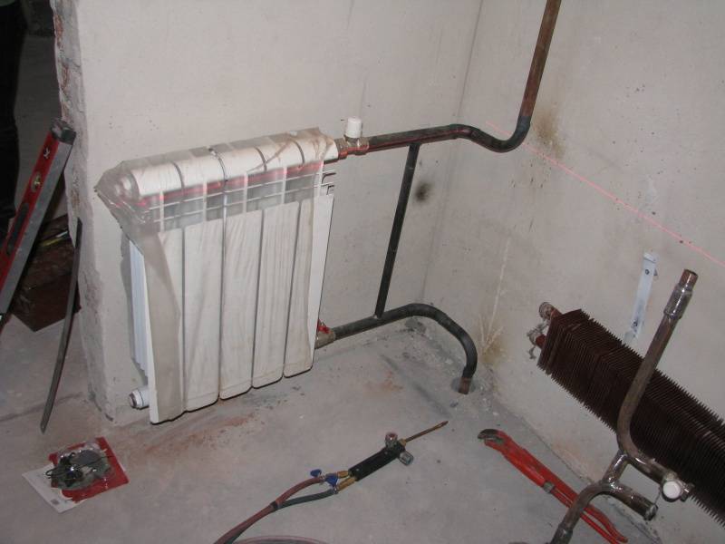 Как поменять радиатор отопления в квартире: может ли собственник менять самостоятельно, видео и фото