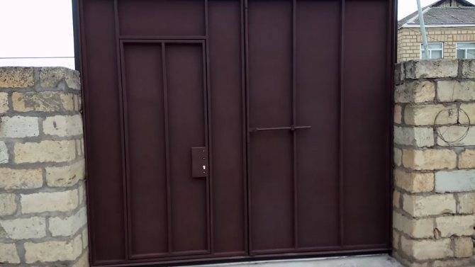Какой краской покрасить ворота гаража снаружи: обзор материалов, как красить