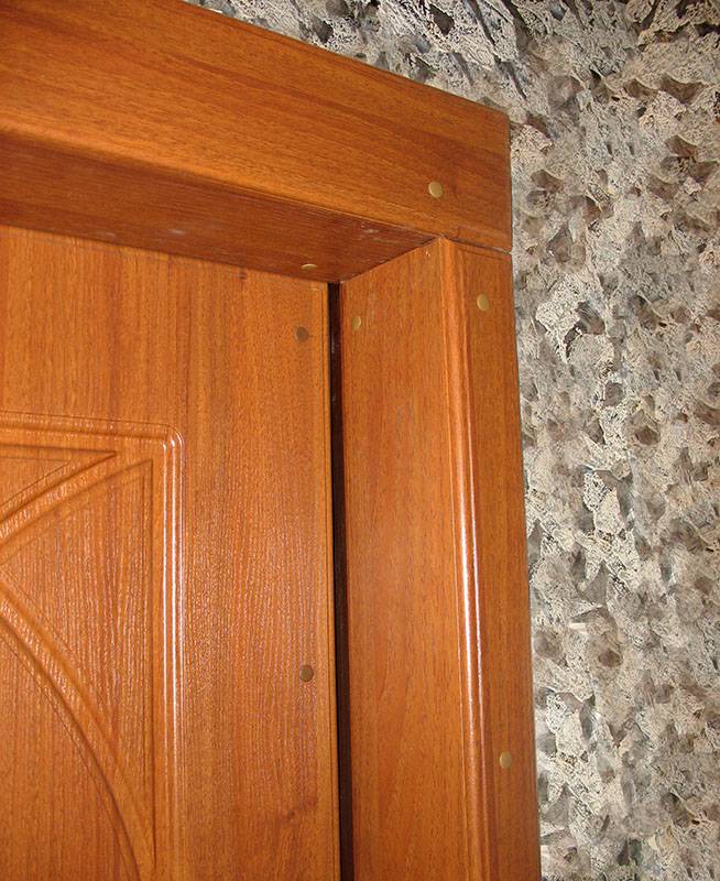 Как и чем отделать откосы входной двери внутри и снаружи квартиры?
