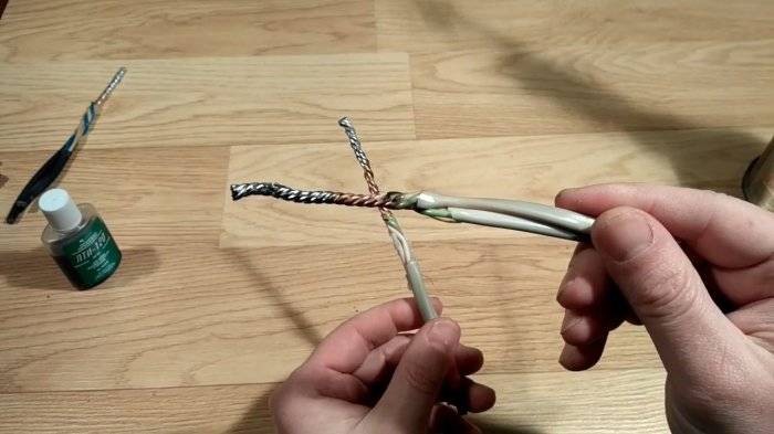 Пайка скрутки медных проводов в распределительной коробке – самэлектрик.ру