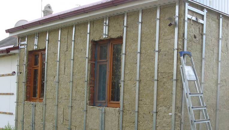 Утепление стен деревянного дома снаружи минватой и обшивка сайдингом