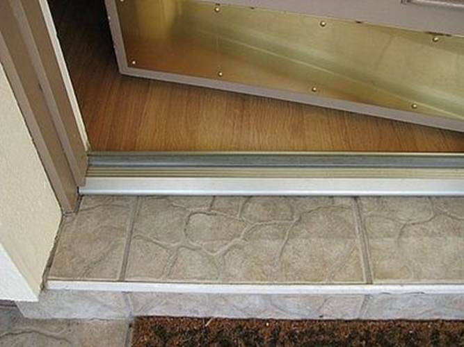 Четыре практичных способа монтировать пластиковый порог балконной двери
