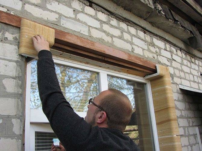 Как утеплить деревянные окна: чем лучше заклеить старые рамы на зиму в квартире или частном доме, работа своими руками в домашних условиях герметиком, ватой