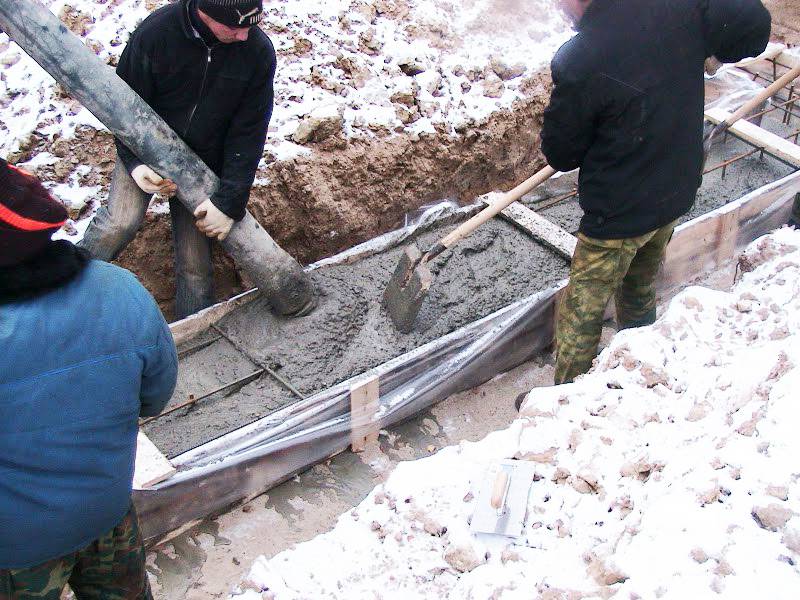 Заливка бетона зимой: особенности, сложности, плюсы и минусы, технологии