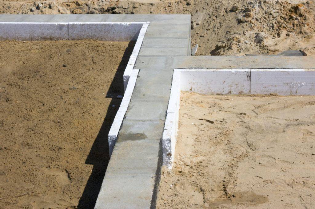 На какую глубину заложить фундамент для дома из газоблока?