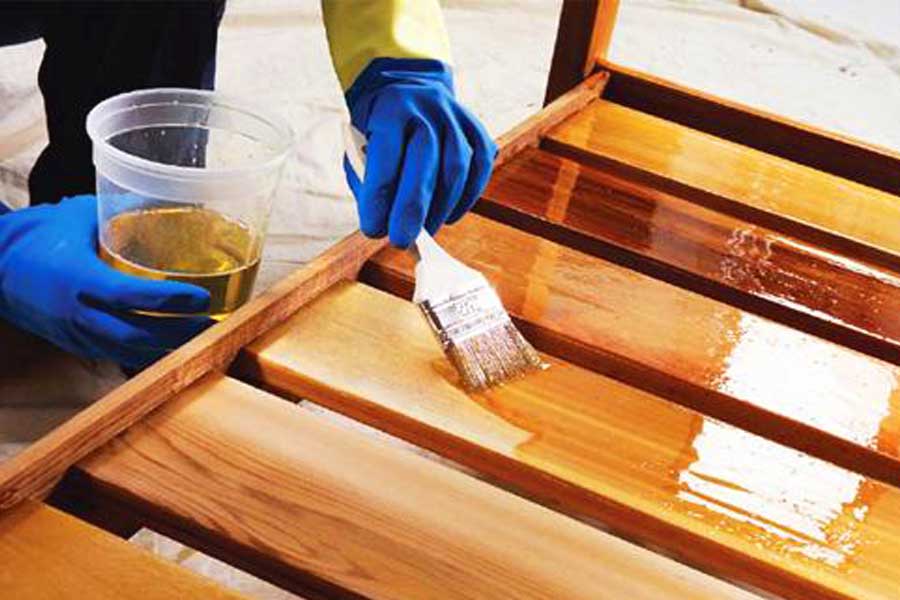 Покраска деревянных полов в доме – технология работ