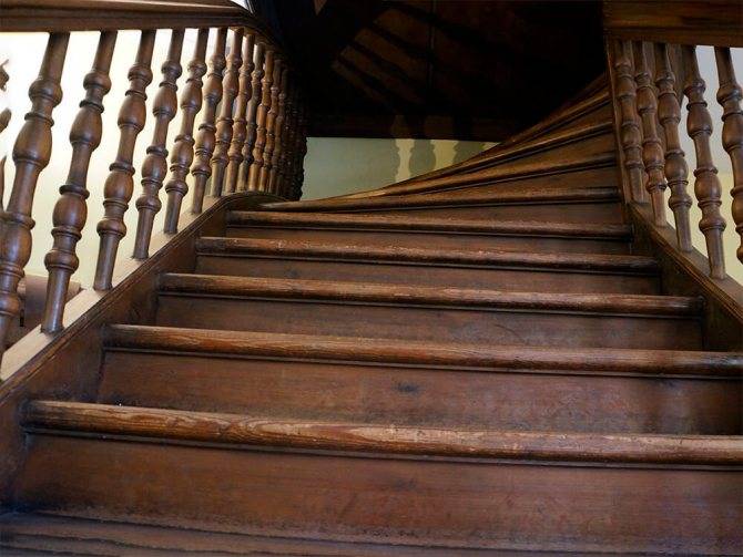 Как покрасить лестницу из дерева в доме пошаговая инструкция