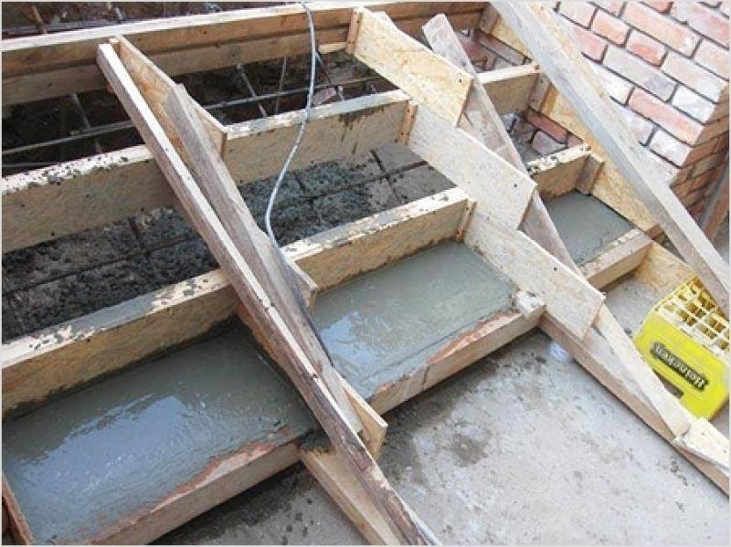 Как залить лестницу из бетона для крыльца своими руками: пошаговая инструкция + фото