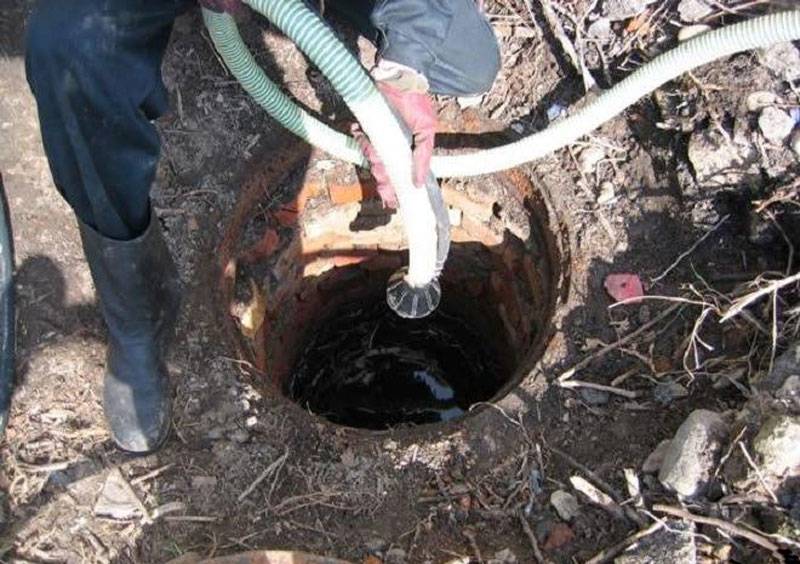 Очистка канализационных колодцев — популярные методы и их эффективность