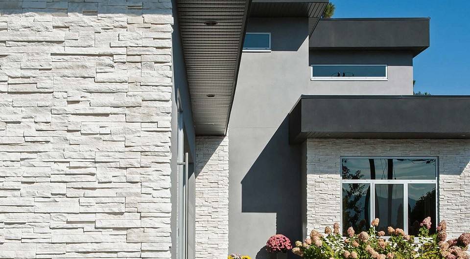 Фасадный камень для наружной отделки дома — варианты использования