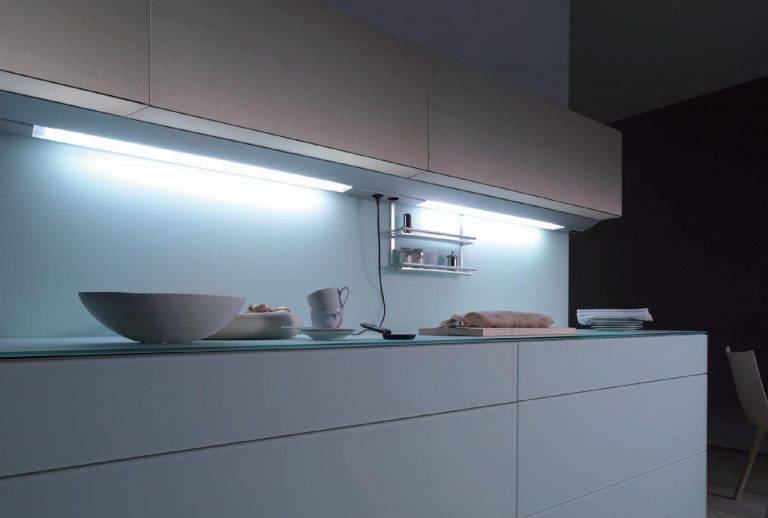 Освещение на кухне: применение светодиодной ленты и другие варианты, оформление, видео и фото
