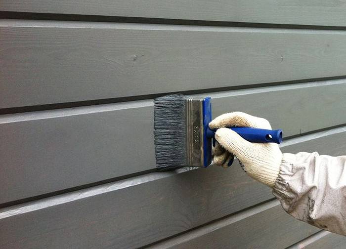 Чем можно покрасить деревянный дом снаружи?