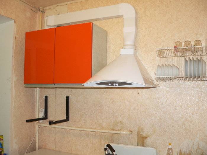 Кухонная вытяжка с выводом в вентиляцию и её установка