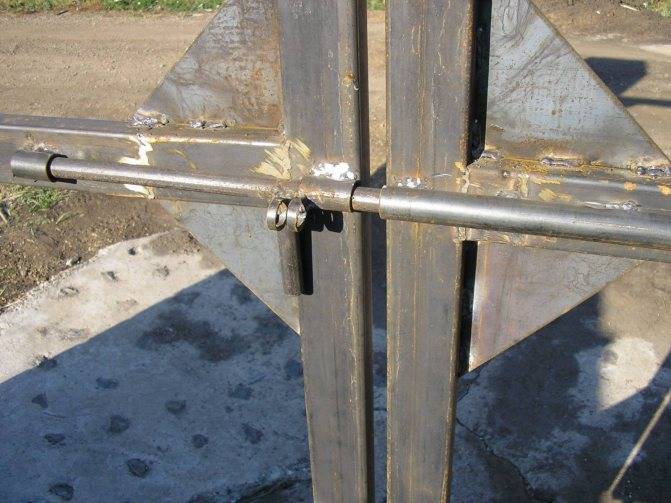 Запор на ворота своими руками : как сделать запорный механизм для распашных ворот, калитки своими руками – metaldoors
запор на ворота своими руками : как сделать запорный механизм для распашных ворот, калитки своими руками – metaldoors