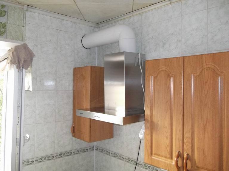 Кухонная вытяжка с выводом в вентиляцию и её установка